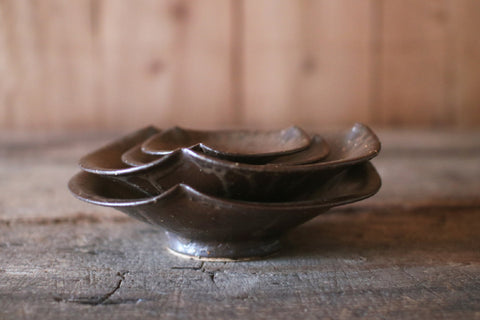 Brown Flower-Shaped Rinka Plate (12cm)