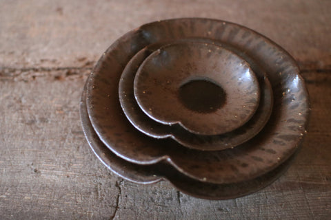 Brown Flower-Shaped Rinka Plate (12cm)