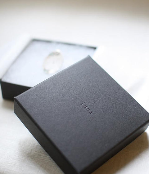 Jona "tenten hoop" Stud Earrings {White}