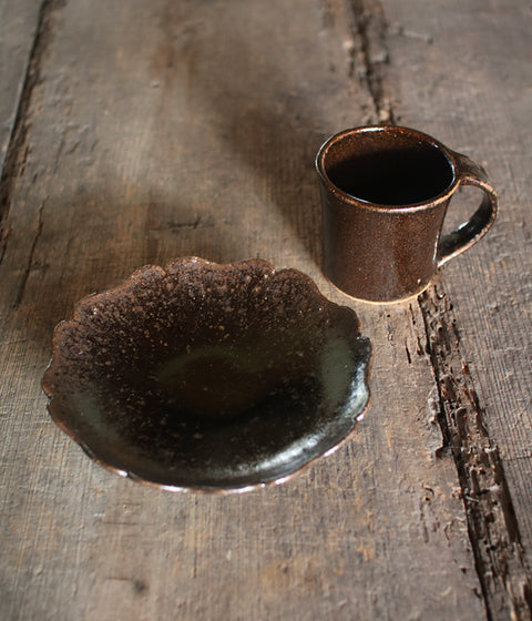 Dark Brown Flower-Shaped Ryoka Plate (18cm)